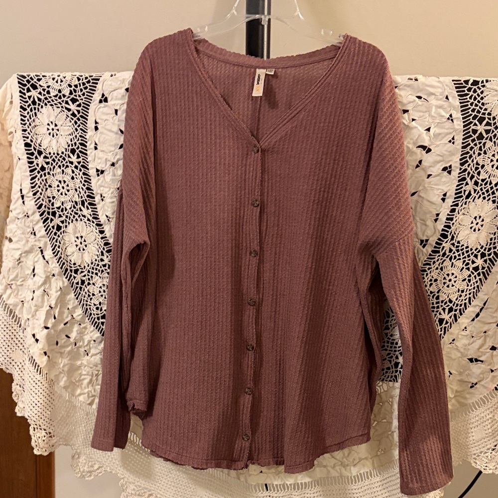 Lara Fashion Women's Mauve Button-Up Top size 1XL